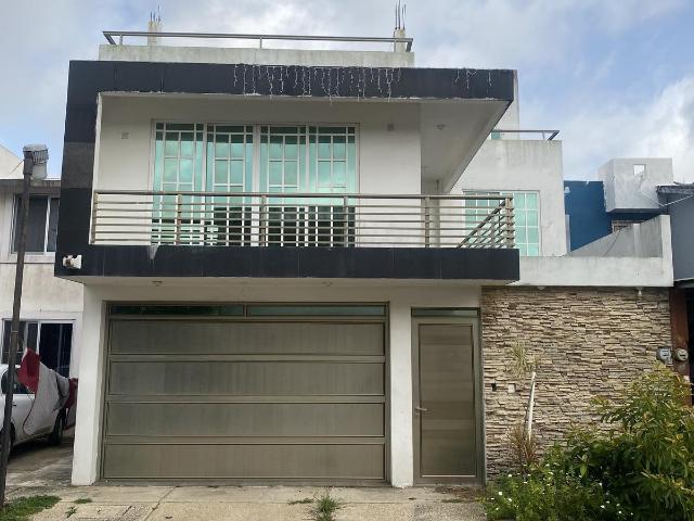 Casa en Venta en Aurelio Mart?nez Rinc?n, Col. 24 de Octubre, Coatzacoalcos, Ver