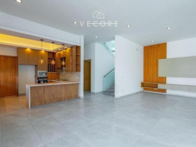 CASA EN VENTA EN AV. NACIONES UNIDAS, LOMA REAL, ZAPOPAN