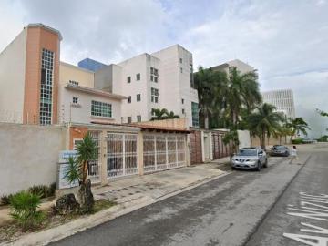 CASA EN VENTA EN AV. NIZUC, SUPERMANZANA 12, CANCUN, QUINTANA ROO