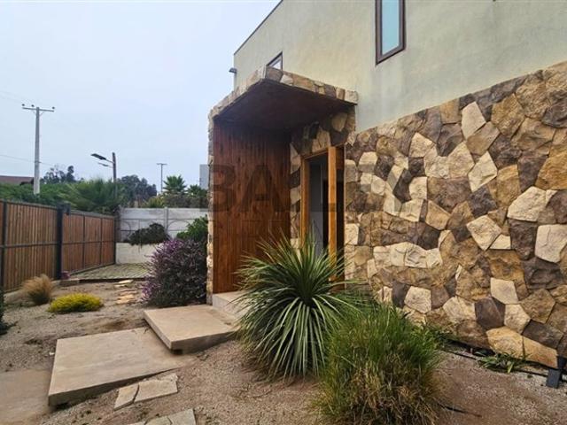 Casa en Venta en Av.Alfredo Rosselot