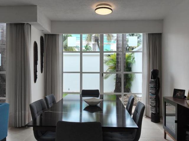 Casa en Venta en Av. Bonampak, Cancún | 3 Recámaras, Terraza Jardín y Conectivid