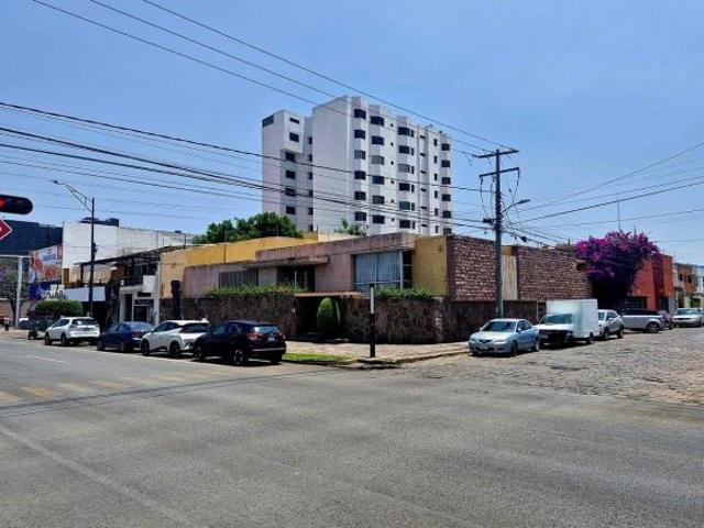 CASA EN VENTA EN AV. CARRANZA COL. VISTA HERMOSA