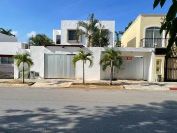 CASA EN VENTA EN AV HOLBOX