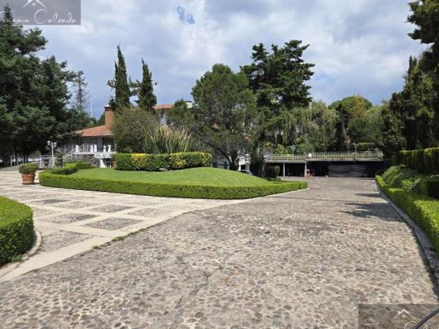 CASA EN VENTA EN AV JINETES CACALOMACAN