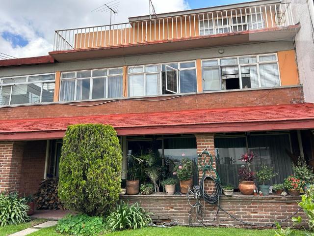 Casa en Venta en Av. Toluca, frente al Walmart y a Laboratorios el Chopo, Olivar de los Padres