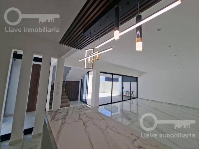 Casa en Venta en Av. 18 de Marzo, Col. Centro, Coatzacoalcos, Ver