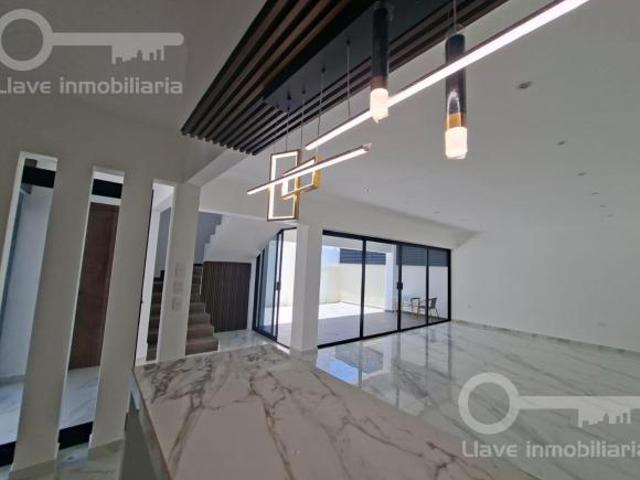Casa en Venta en Av. 18 de Marzo, Col. Centro, Coatzacoalcos, Ver