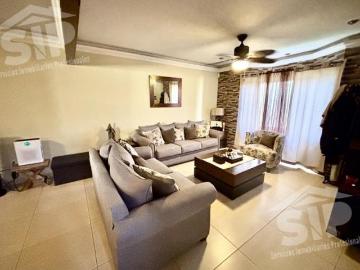 Casa en Venta en Ave Ppal Residencial San Patricio