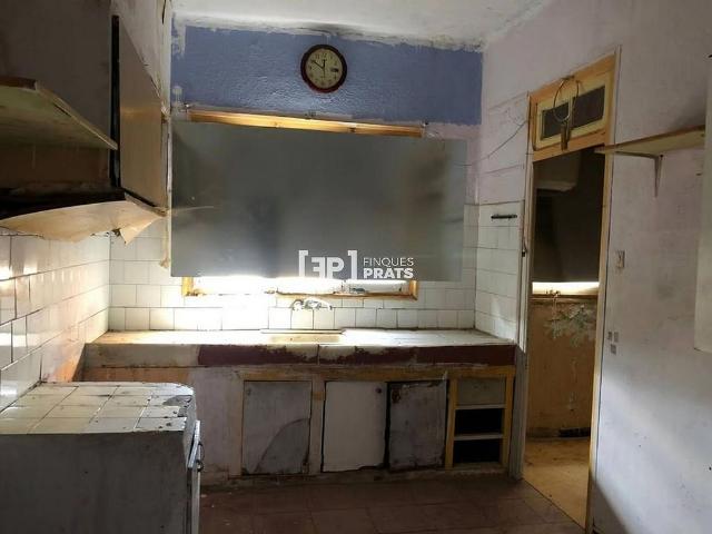 Casa en venta en avenida Catalunya, Castellserà, de 120 m² 4 habitaciones por 40.000