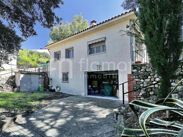 Chalet en venta en avenida Àngel Guimerà, Sentmenat, de 96 m² 3 habitaciones por 620.000
