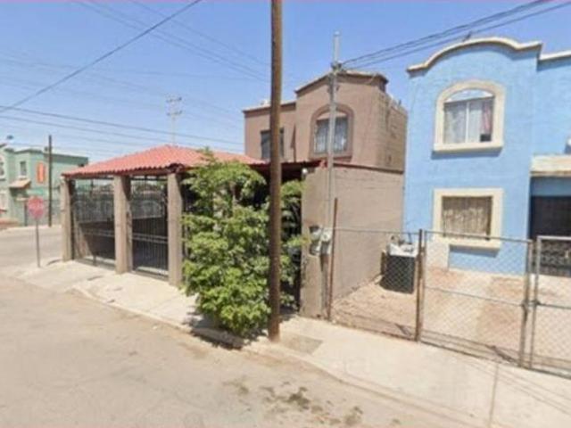 Casa en venta en Avenida Arroniz Villa las lomas Mexicali, B.C