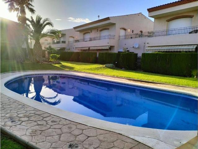 Casa pareada en venta en avenida Doctor Gil Vernet, Mont Roig del Camp, de 110 m² 3 habitaciones por 265.000
