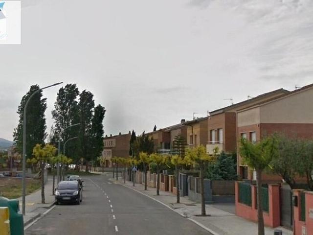 Chalet en venta en avenida De Catalunya, Granada, La, de 126 m² 4 habitaciones por 232.000
