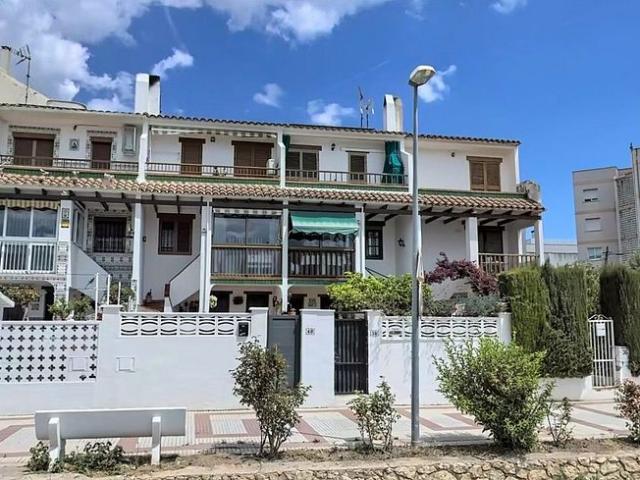 Casa en venta en avenida De la Font, Cunit, de 156 m² 3 habitaciones por 180.000
