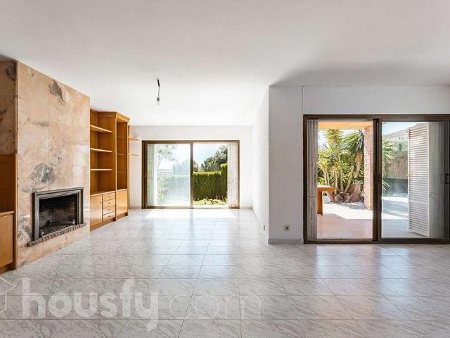 Casa en venta en avenida De la Llum, Creixell, de 342 m² 3 habitaciones por 430.000