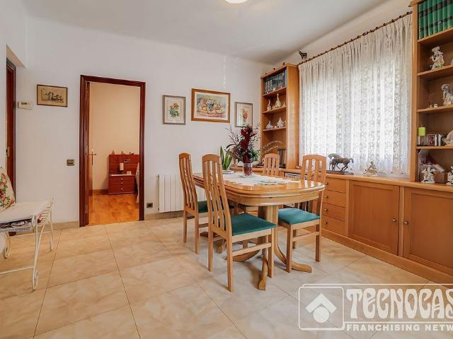 Casa adosada en venta en avenida De Santa Coloma, Santa Coloma de Gramanet, de 179 m² 4 habitaciones por 600.000