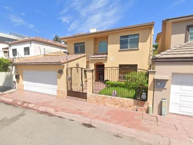 CASA EN VENTA EN AVENIDA DEL BOSQUE HACIENDA DE AGUA CALIENTE TIJUANA
