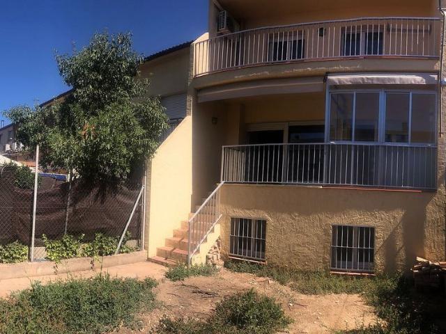 Chalet en venta en avenida Dels Esports, Agramunt, de 217 m² 6 habitaciones por 199.000