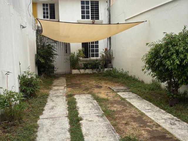 CASA EN VENTA EN AVENIDA IGNACIO DE LA LLAVE, COLONIA CENTRO, COATZACOALCOS, VERACRUZ
