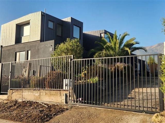 Casa en Venta en Avenida Los Rios 11200