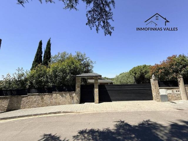 Casa en venta en avenida Pins, Lliçà de Vall, de 329 m² 4 habitaciones por 795.000