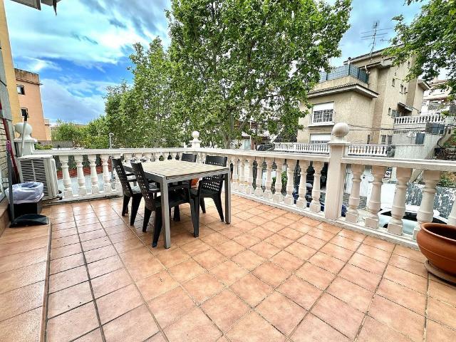 Casa pareada en venta en avenida Ramón Berenguer, Santa Coloma de Gramanet, de 175 m² 4 habitaciones por 457.500