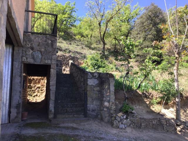 Casa en venta en Avellanes i Santa Linya Les. Casa o Chalet independiente con excelentes vistas a la montaña del Montsec y al pueblo de Les Avellanes. Casas Avellanes i Santa Linya.