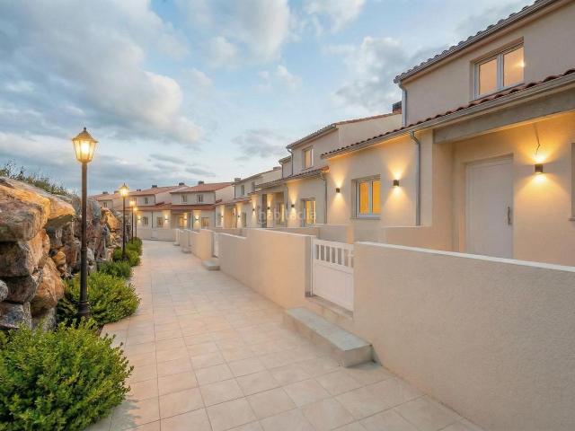 Casa en venta en Ávila, Hervencias. Promocion de Chalets de OBRA NUEVA en Calle Luxemburgo Tiro Pichón. Casas.