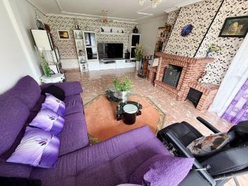 Casa en venta en Avilés, El Carbayedo El Quirinal. Vivienda unifamiliar a 2km del centro de Avilés! Parcela de 10.000 metros cuadrados cerrada. Vivienda con tres plantas, amplio só. Casas.