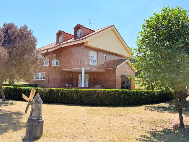 Casa en venta en Corvera de Asturias. Exclusiva casa independiente con finca en Solís, Corvera de Asturias. Casas Corvera de.
