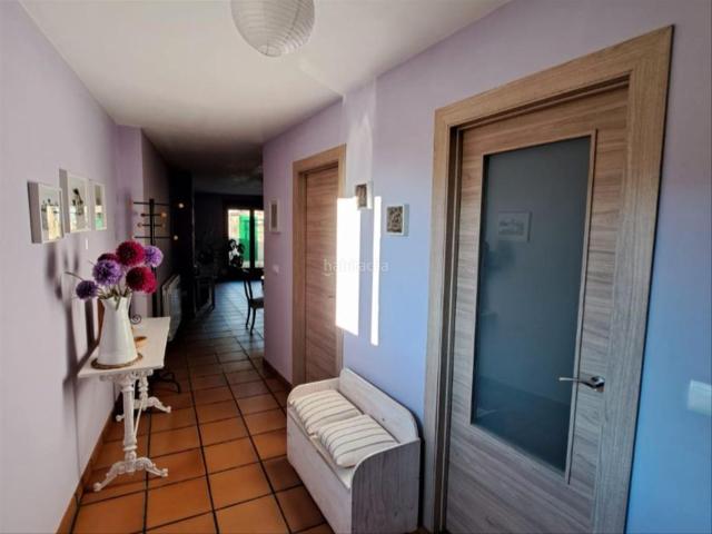 Casa en venta en Ayerbe. Casa muy soleada en una pequeña población ideal para quienes buscan tranquilidad y relax. Casas.