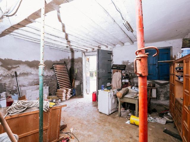 Casa en venta en Ayerbe. Se vende casa de pueblo para reformar en Ayerbe. Casas.