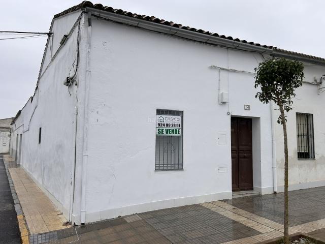Casa en venta en Azuaga. CASA CON COCHERA. Casas.