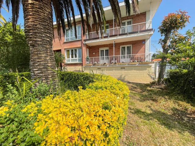 Casa en venta en Abanto y Ciérvana Abanto Zierbena. Vivienda independiente con 4 viviendas, gran terreno, jardín, piscina y zona chill out en Las Carreras, Abanto y Ciervena. Casas Abanto y Ciérvana.