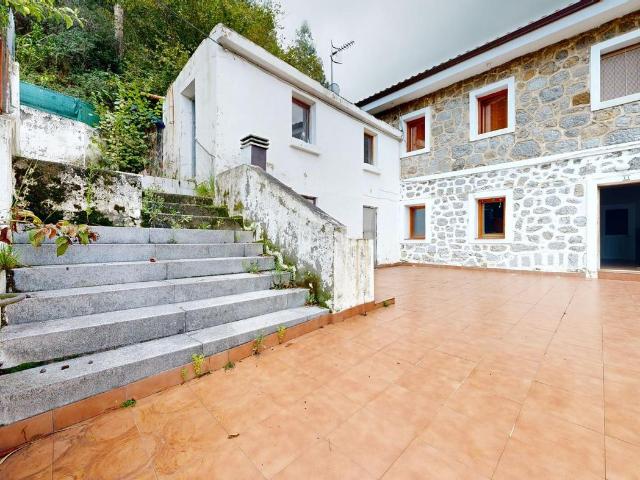 Casa en venta en Abanto y Ciérvana Abanto Zierbena. MAGNÍFICA CASA CON 51.000 METROS DE TERRENO EN PUTXETA. Casas Abanto y Ciérvana Abanto.