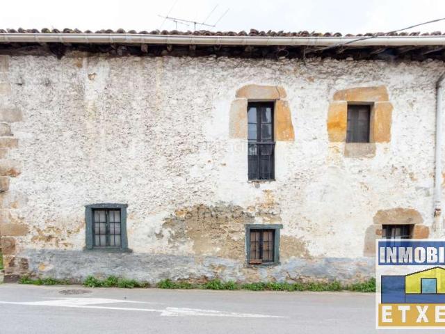 Casa en venta en Abadiño. Casa céntrica a reformar en Abadiño. Casas.