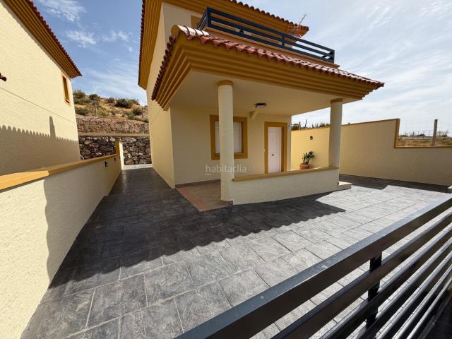 Casa en venta en Abla. Obra nueva en Abla con jardín, terraza y vistas al entorno. Casas.
