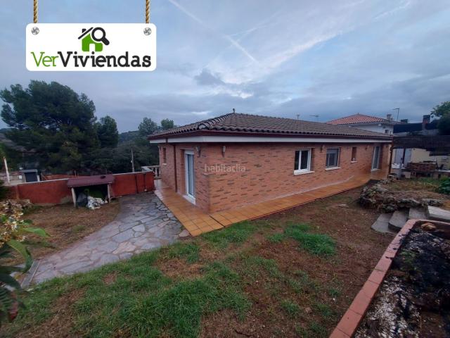 Casa en venta en Abrera. Bonita casa con jardín. Casas.