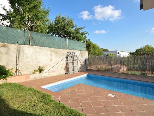 Casa en venta en Abrera. Casa a la venta 4 vientos de 116m2 en parcela de 418m2 con piscina, en Can Villalba, Abrera. Casas.