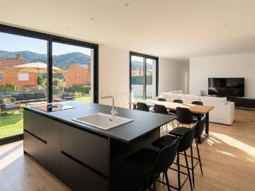 Casa en venta en Abrera. Chalet de obra nueva en Abrera Barcelona. Casas.