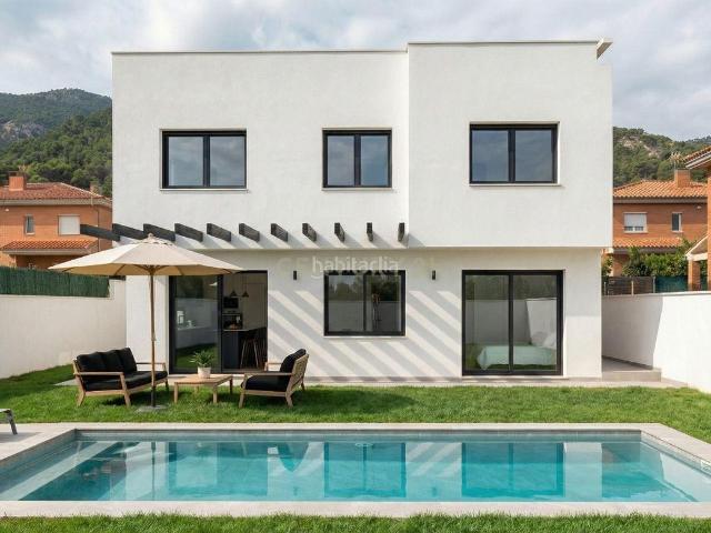 Casa en venta en Abrera. Chalet de obra nueva en Abrera Barcelona. Casas.