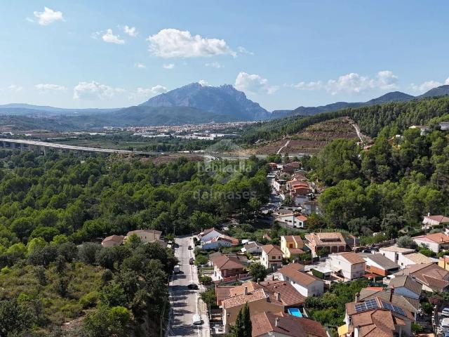 Casa en venta en Abrera. Chalet en Villalba Abrera con impresionantes vistas a Montserrat. Casas.