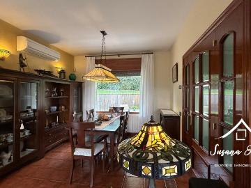 Casa en venta en Abrera. Elegante y acogedora casa en Abrera. Casas.