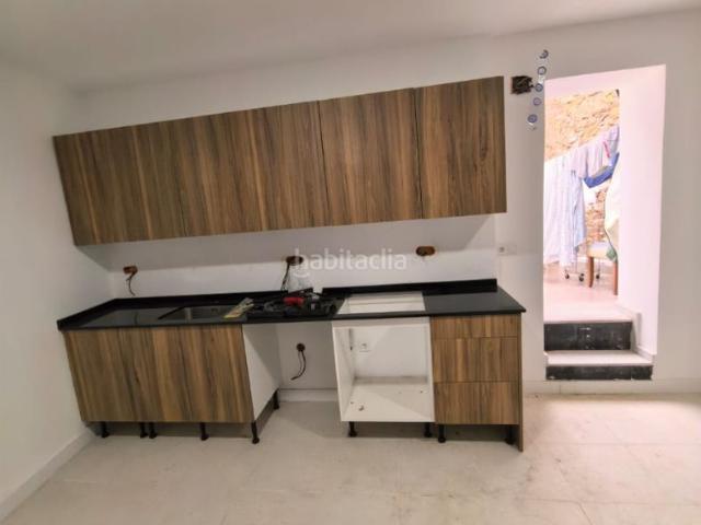 Casa en venta en Ador. Casa con dos viviendas independientes, ideal para dos familias o para invertir en una y vivir en otra. Casas.