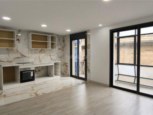 Casa en venta en Agramunt. Casa de 2 plantas con 2 viviendas independientes y local comercial en Agramunt. Casas.