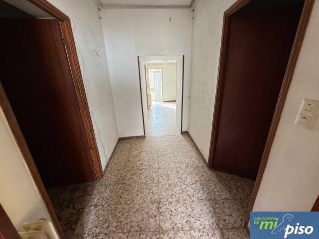Casa en venta en Aguilar de Campos. Oportunidad Casa en Aguilar de Campos de cinco dormitorios, dos baños. Casas Aguilar de.