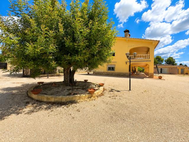 Casa en venta en Agullent. Casas.