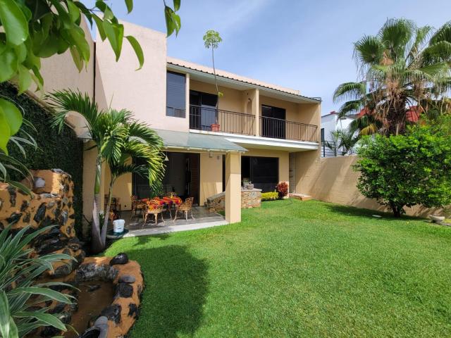 CASA EN VENTA, EN AHUATEPEC MOR, ZONA NORTE DE CUERNAVACA, DENTRO DE FRACC, CON VIGILANCIA