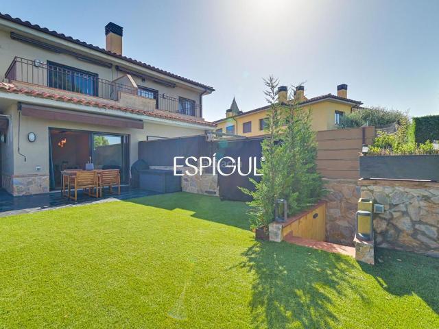 Casa en venta en Aiguaviva. Casa con jardín de 4 habitaciones en Aiguaviva. Casas.