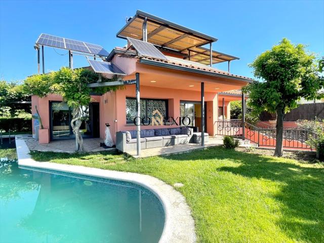 Casa en venta en Aiguaviva. Casa con piscina en Aiguaviva. Casas.